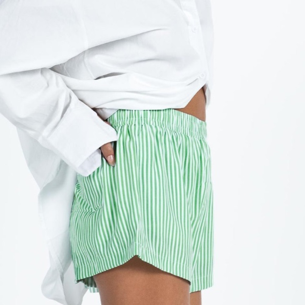 PRINCESS POLLY SUMMER GREEN STRIPE SHORTS SIZE 6